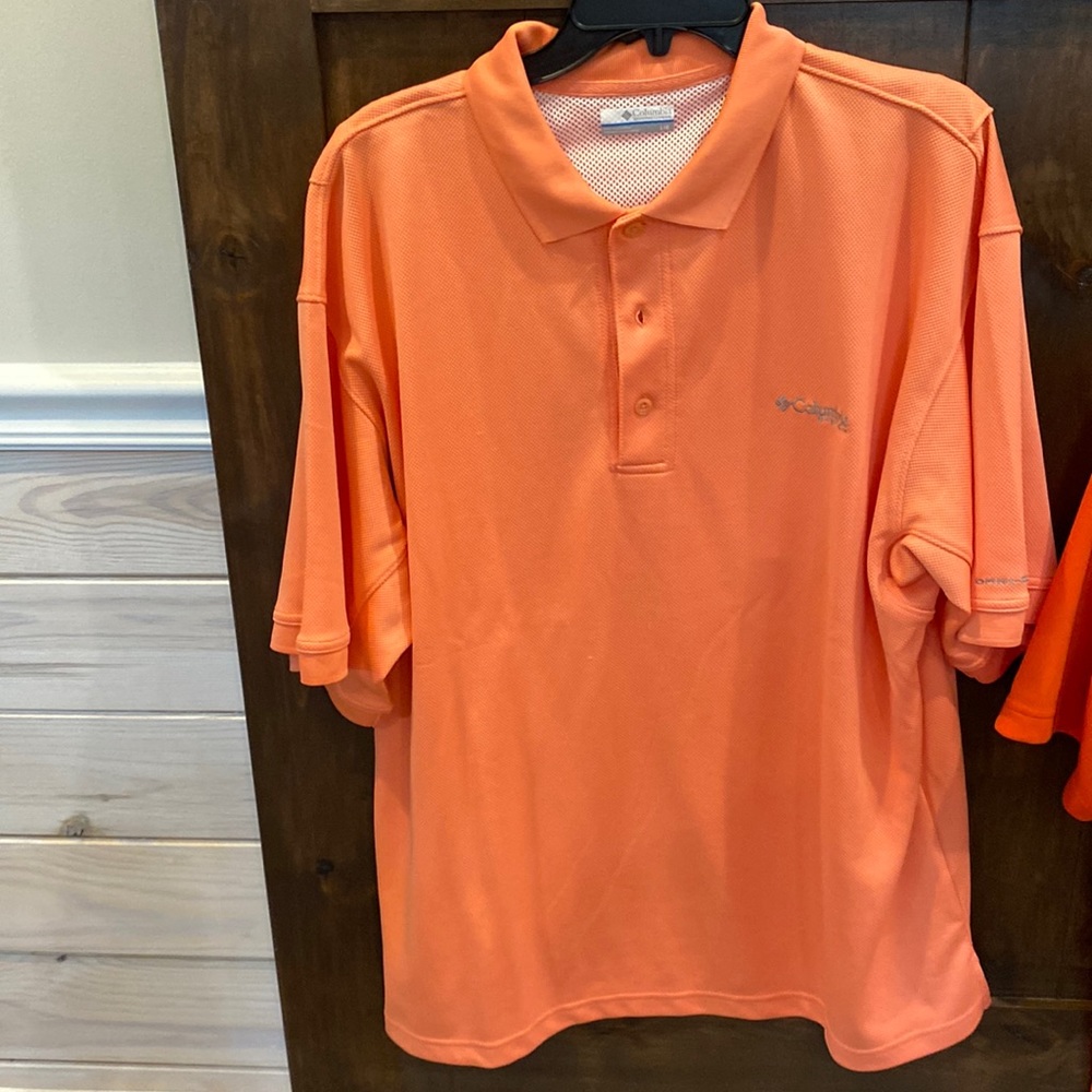 E786 Columbia Omni Shade Men’s Sz. L Coral EUC